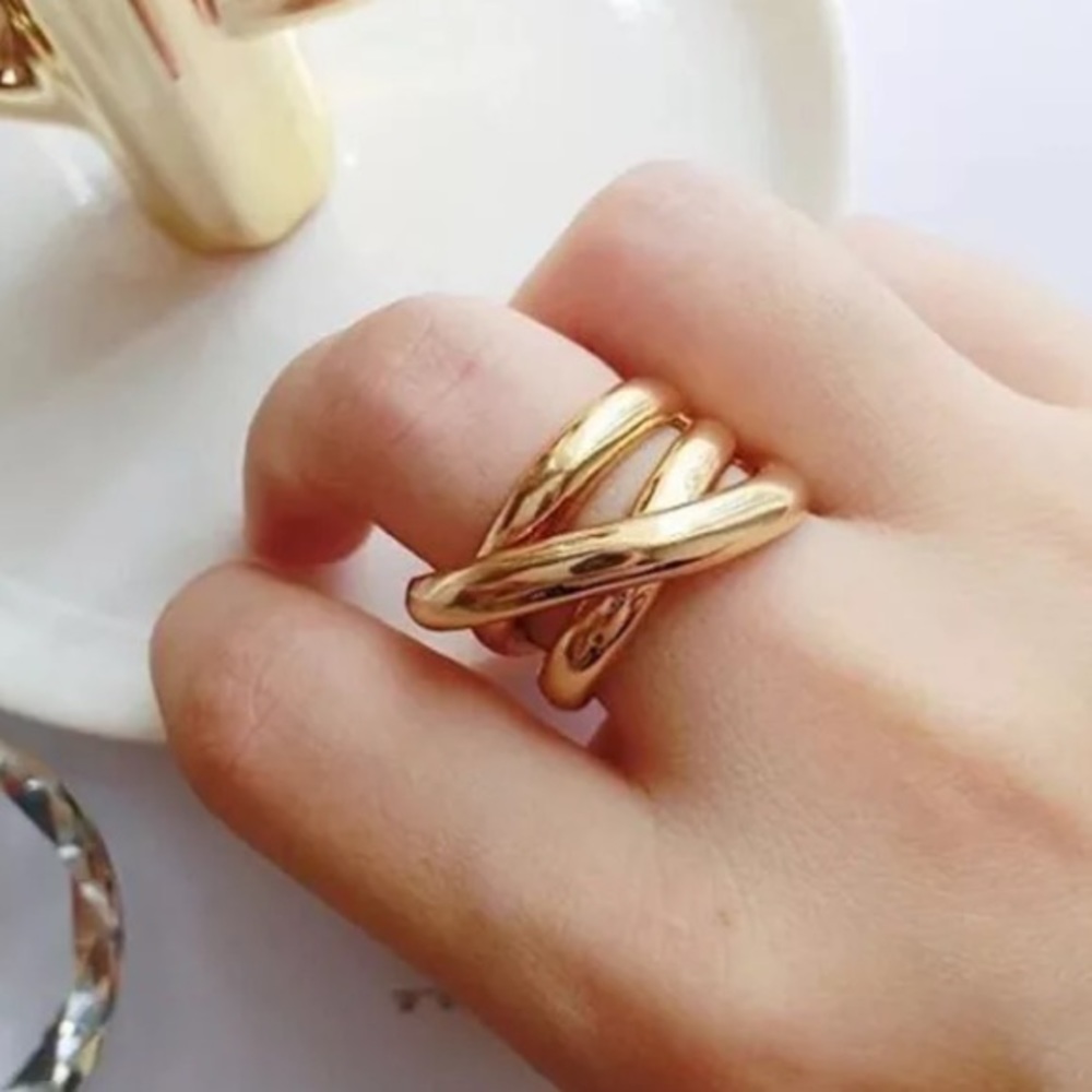 🧡 Minimalist Twisted gold ring - Picture 4 of 6